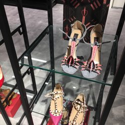 Saks Fifth Avenue Off 5th