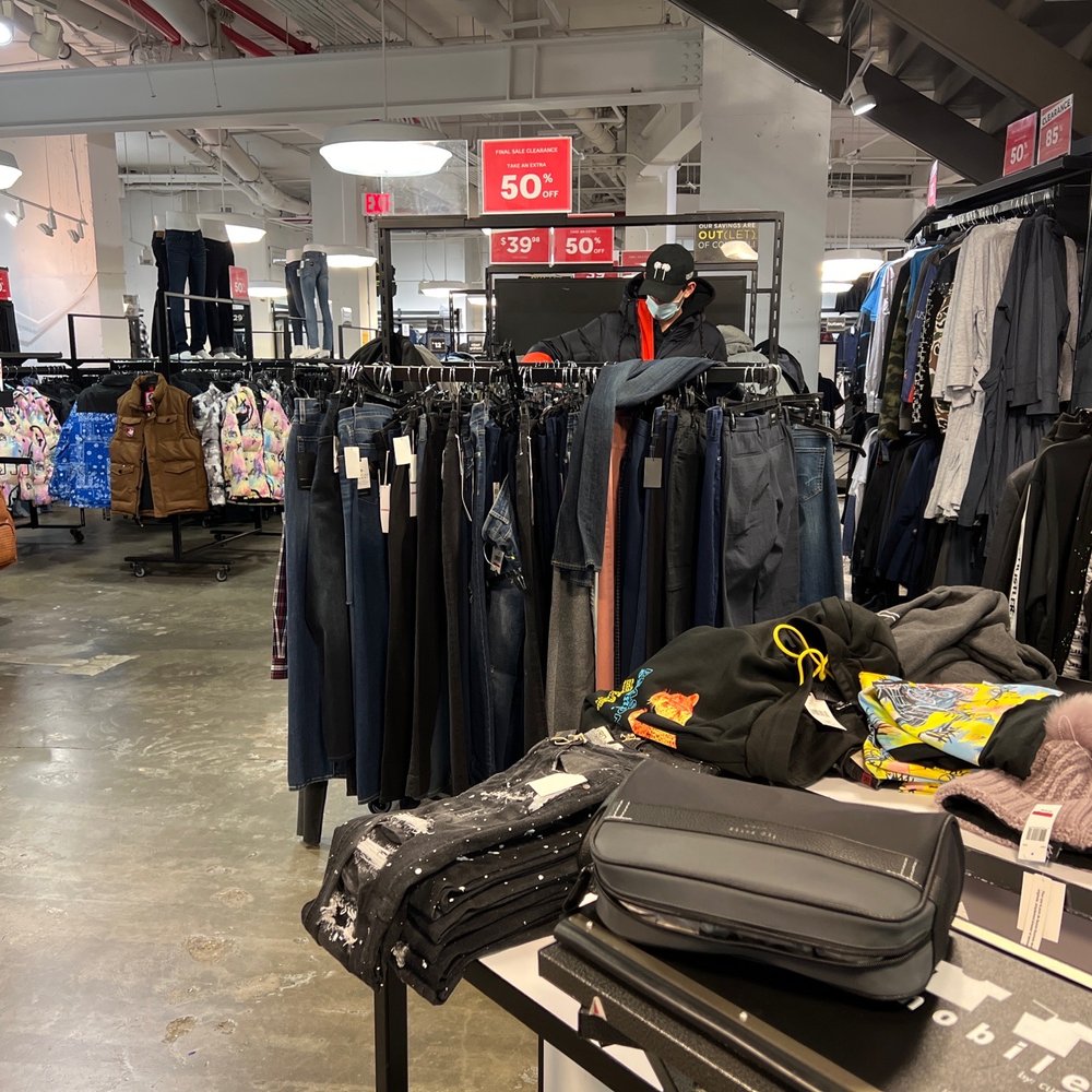 woodbury common moncler