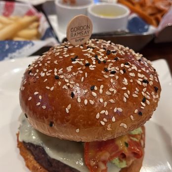 Gordon Ramsay Burger Las Vegas - Hell's Kitchen burger - Burgers Near Me - Las Vegas, Nevada
