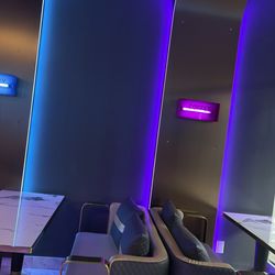 Mooshi Tea & Poke - Seating