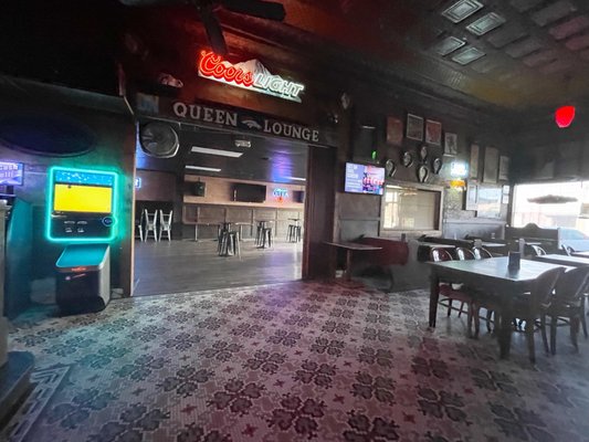 Queen Lounge by null