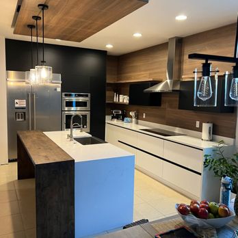 Deb Mansion Design - a modern kitchen - Flooring Near Me