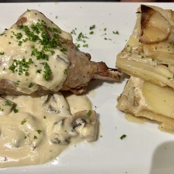 Le Bistrot d'Arthur - Turkey leg with mushroom sauce & gratin dauphinoise - French Near Me - Rouen, 76 Le Bistrot d'Arthur - Turkey leg with mushroom sauce & gratin dauphinoise - French Near Me - Rouen, 76