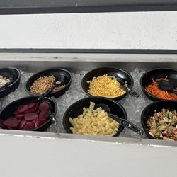 Italian Express - Salad bar - lots of fresh items