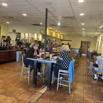 Einstein Bros. Bagels - Seating - Bagels Near Me - Orlando, Florida