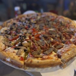 The Landing Bar & Grill - Half and half (veggie/meat lovers)