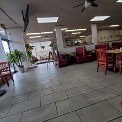 Village Green Restaurant - Inside