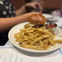 The Wine and Spirits Kitchen - Smash burger