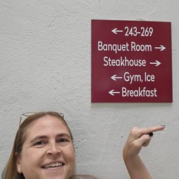 There was no banquet room or steakhouse, no ice machine, and breakfast with the other direction. There was no banquet room or steakhouse, no ice machine, and breakfast with the other direction.
