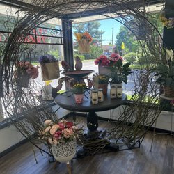 Maggie & Moe's Poplar Flowers & Decor
