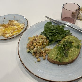 Golden Yolk - Classic avocado toast - Breakfast & Brunch Near Me - Cleveland, Tennessee Golden Yolk - Classic avocado toast - Breakfast & Brunch Near Me - Cleveland, Tennessee