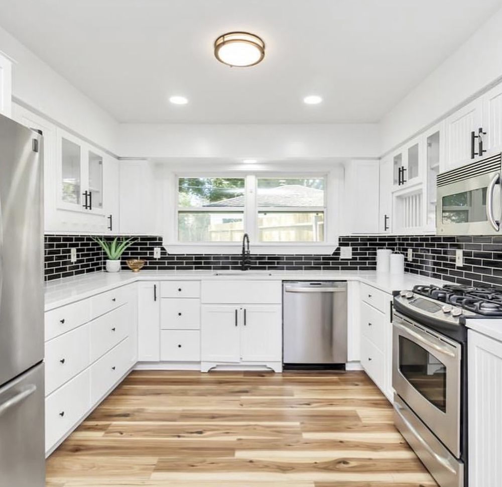 Slide of Lux Estate Group