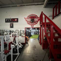 Wowie's Gym - Before you enter the back!