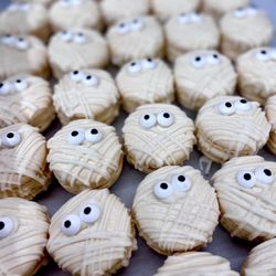 Miss Moffett’s Mystical Cupcakes - Halloween macarons