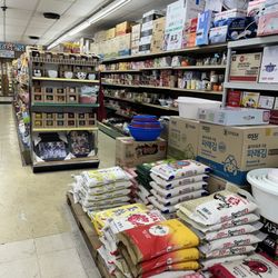 Dixie Oriental Food & Gifts Market - They make the most of the small store, and it's very well organized.