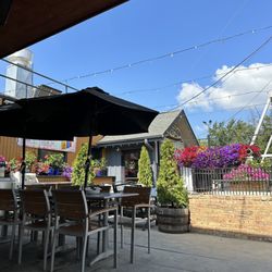 Fatman Pizza Pub - Patio area