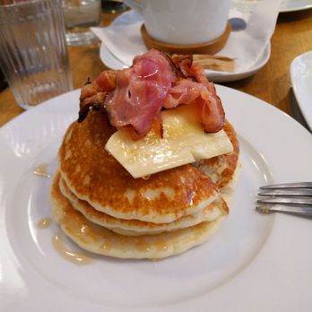 Den Noc - Banana + bacon - Bistros Near Me - Prague, Puerto Rico