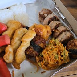 Hilo Lunch Shop - Our takeout box