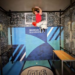 Museum of Illusions - Boston - BOOM! Slam dunkin!