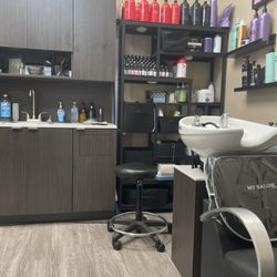 Guillermo's Hair Studio