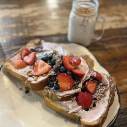 Egg Harbor Cafe - Strawberry Crunch French Toast