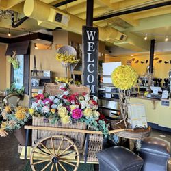 Yellow Vase - How adorable is this place?!
