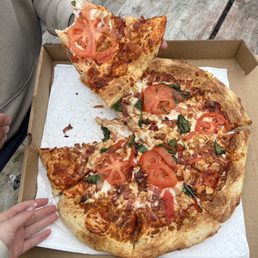 We got a custom large pizza on 9/3 and the customer service and pizza all around was amazing! We got a custom large pizza on 9/3 and the customer service and pizza all around was amazing!