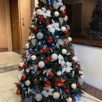 Casa Tua Vaticano - Christmas tree at the entrance of the building - Guest Houses Near Me - Rome, RM