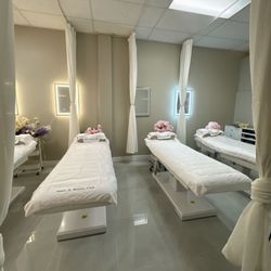 Nails & Beauty Club - Eyelashes room