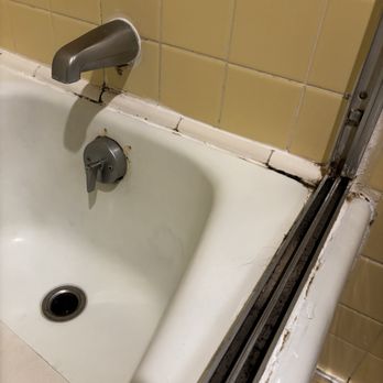 Asilomar Conference Grounds - Bathtub super moldy and broken drain - Hotels Near Me - Pacific Grove, California Asilomar Conference Grounds - Bathtub super moldy and broken drain - Hotels Near Me - Pacific Grove, California