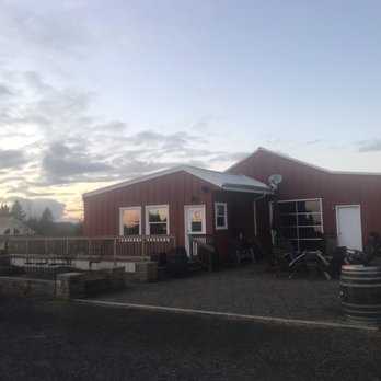 Utopia Vineyards - Wineries Near Me - Newberg, Oregon