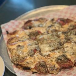 Chevys Bar & Grill - Sausage Peperoni is literally the best pizza I've ever smashed