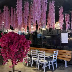 Meet Up Boba Teahouse and Cafe - Seating area