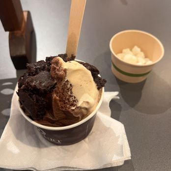 Yoga-urt - Chocolate and peanut butter swirl with brownie bites and mochi - Ice Cream & Frozen Yogurt Near Me - Los Angeles, California
