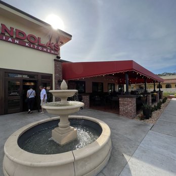 Mandolas Italian Kitchen - Outside and seating area - Italian Near Me - Oldsmar, Florida