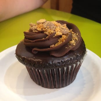 Molly's Cupcakes - Desserts Near Me - Chicago, Illinois