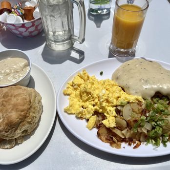 Babs Delta Diner - Corned beef hash with potatoes, and biscuit and gravy. Yummmmy - Diners Near Me - Suisun City, California