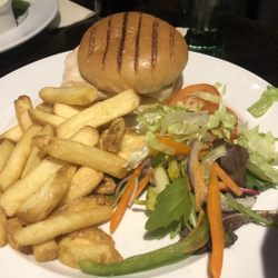 THe Benleva - Grilled chicken and chips