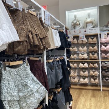 UNIQLO - Women's Clothing Near Me - Torrance, California UNIQLO - Women's Clothing Near Me - Torrance, California