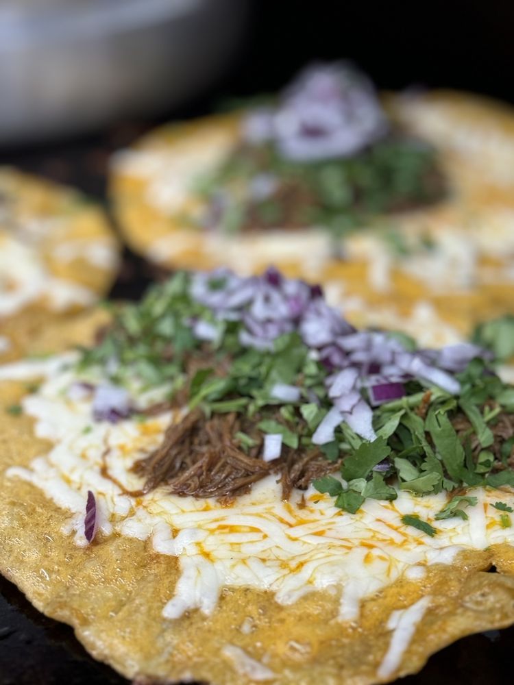 The Chefss Cuisine On Wheels Logo