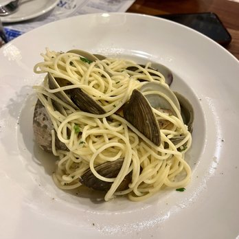 Crows Nest - Spaghetti & Clams ($23.95) - she looks a little parched :( - Seafood Near Me - Warwick, Rhode Island Crows Nest - Spaghetti & Clams ($23.95) - she looks a little parched :( - Seafood Near Me - Warwick, Rhode Island