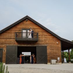 Robin Hills Farm - Prairie barn