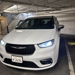 Avis Rent A Car - Chrysler Pacifica Plugin
