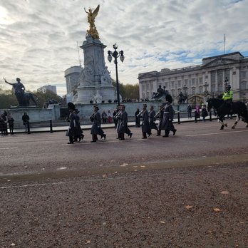 Buckingham Palace - Landmarks & Historical Buildings Near Me - London, XGL