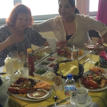 Villa Marina - Mom and me lobstering Aprox $98 - included 2 lobster. Scallop dish. Shrimp dish. Martini, hot tea, diet coke. My 4th time here. - Seafood Near Me - Tijuana, BCN