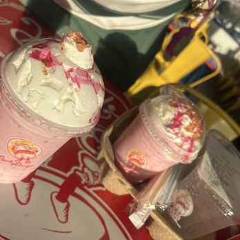 Hyphy Burger - Strawberry shake - Burgers Near Me - Oakland, California