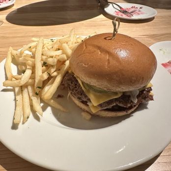 Neutral ground Bar And Kitchen - Burger - Wine Bars Near Me - McLean, Virginia