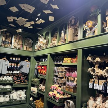 THE HARRY POTTER SHOP AT PLATFORM 9 3/4 - Updated October 2025 - 572 ...