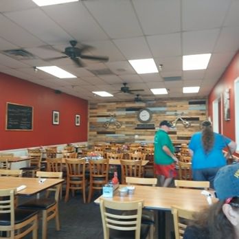 Kash’s Cafe - Dining Area - Breakfast & Brunch Near Me - North Fort Myers, Florida