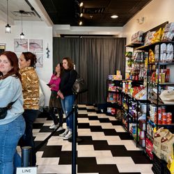 Poke Express - The short line.